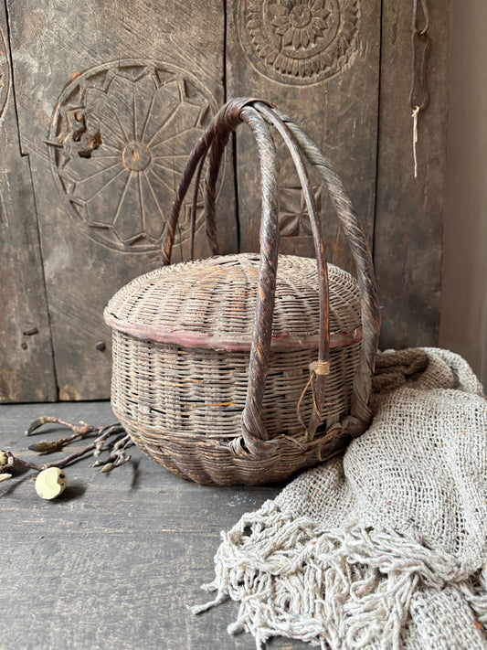 Traditionele Chinees draagmandje met deksel