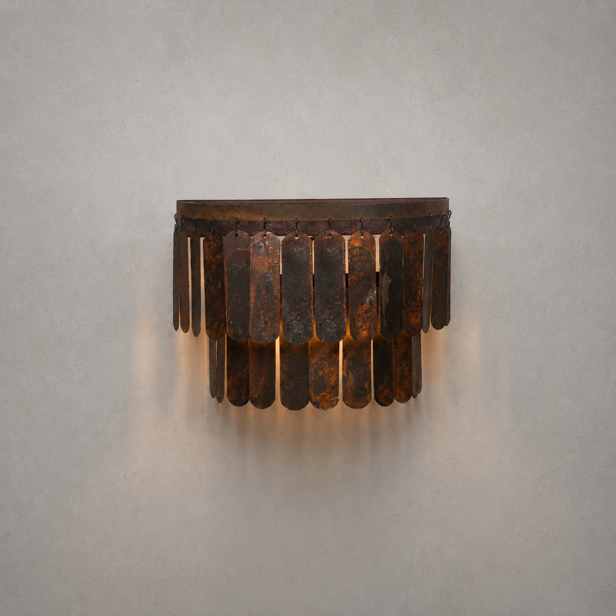Wandleuchte mit Metalllamellen, Bernstein
