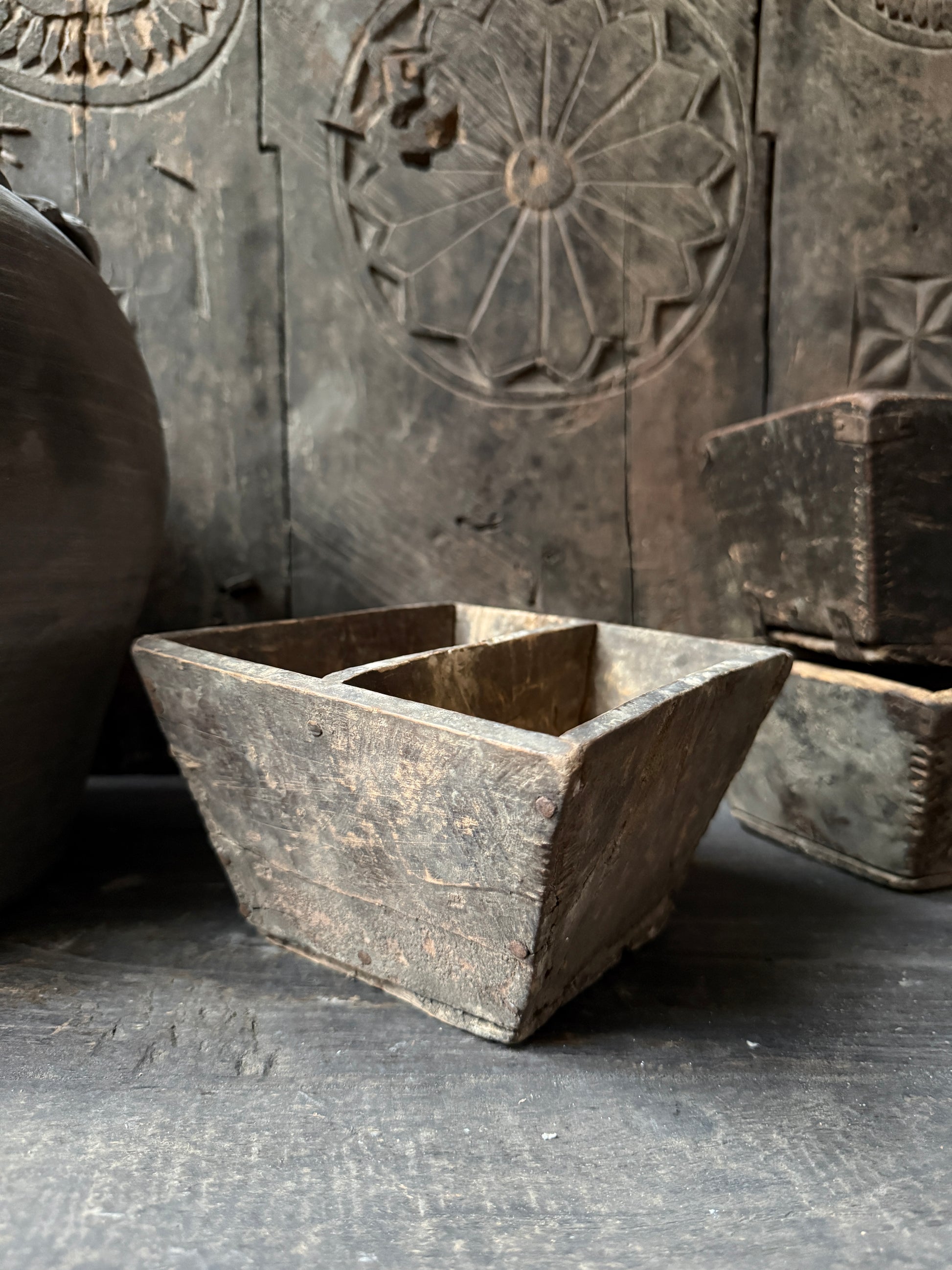 Authentiek, handgemaakt houten bakje in sobere landelijke stijl, My Sober Home woonaccessoire