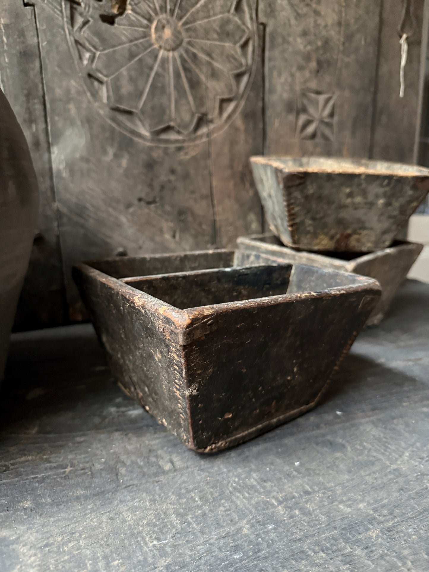 Authentiek houten bakje, handgemaakt en sober, landelijke stijl bij My Sober Home