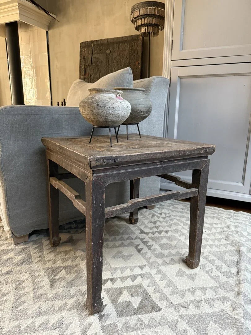 Antieke Chinese bijzettafel - My Sober Home