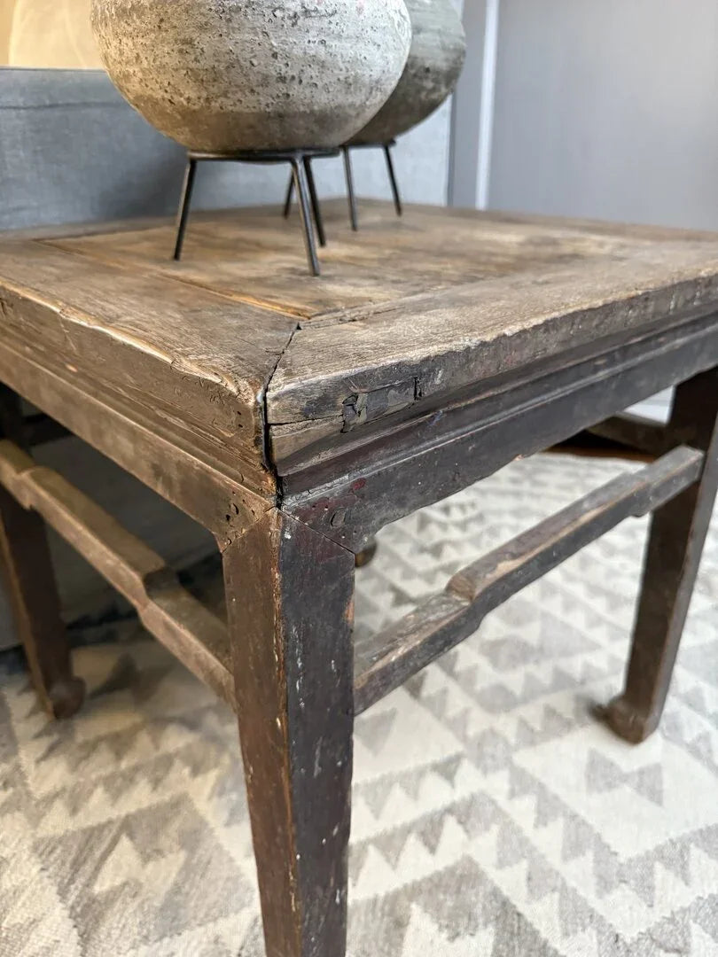 Antieke Chinese bijzettafel - My Sober Home