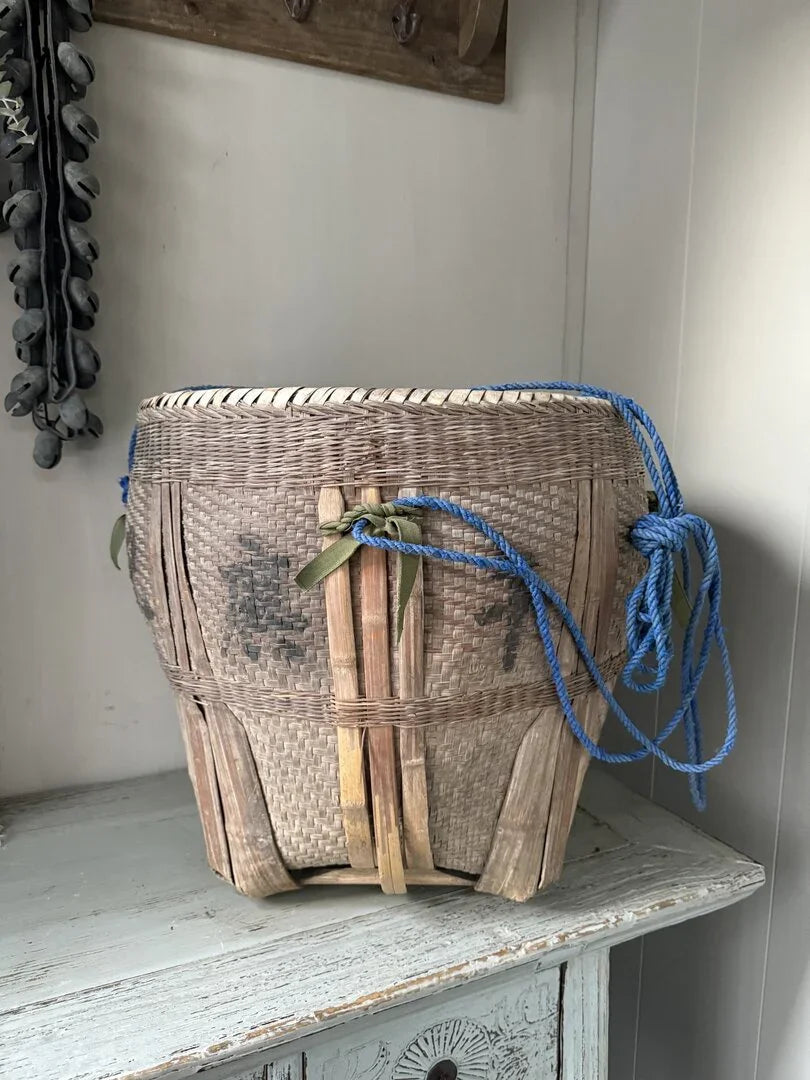 Antieke originele Aziatische mand - My Sober Home