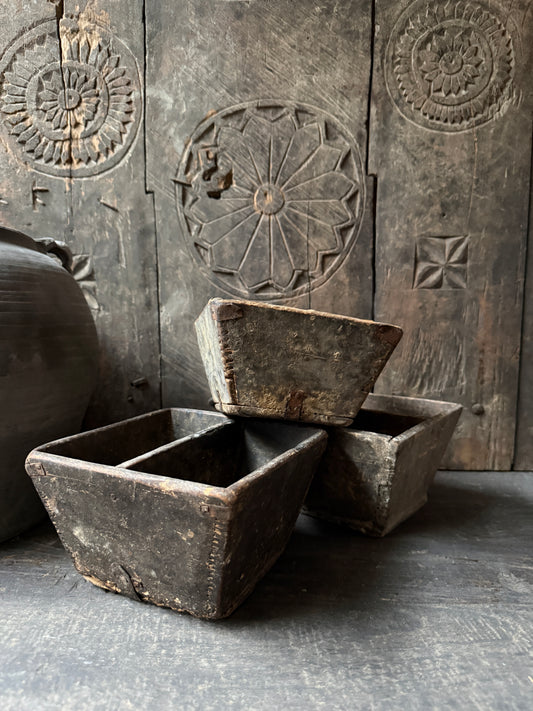 Handgemaakte vintage houten bakjes uit India, landelijke woonaccessoires My Sober Home