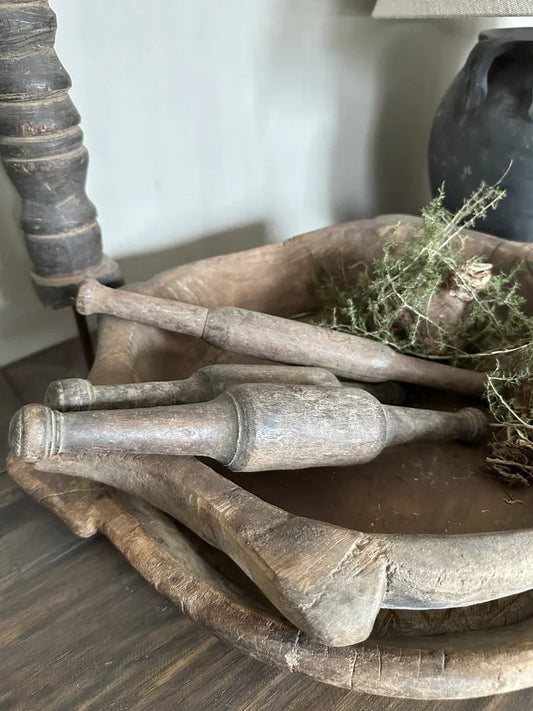 Authentieke houten deegrollers in landelijke schaal, sober interieuraccessoire uit India