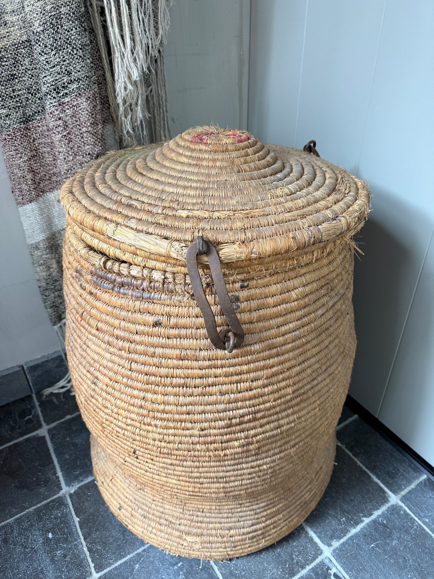Old original basket / dessert basket
