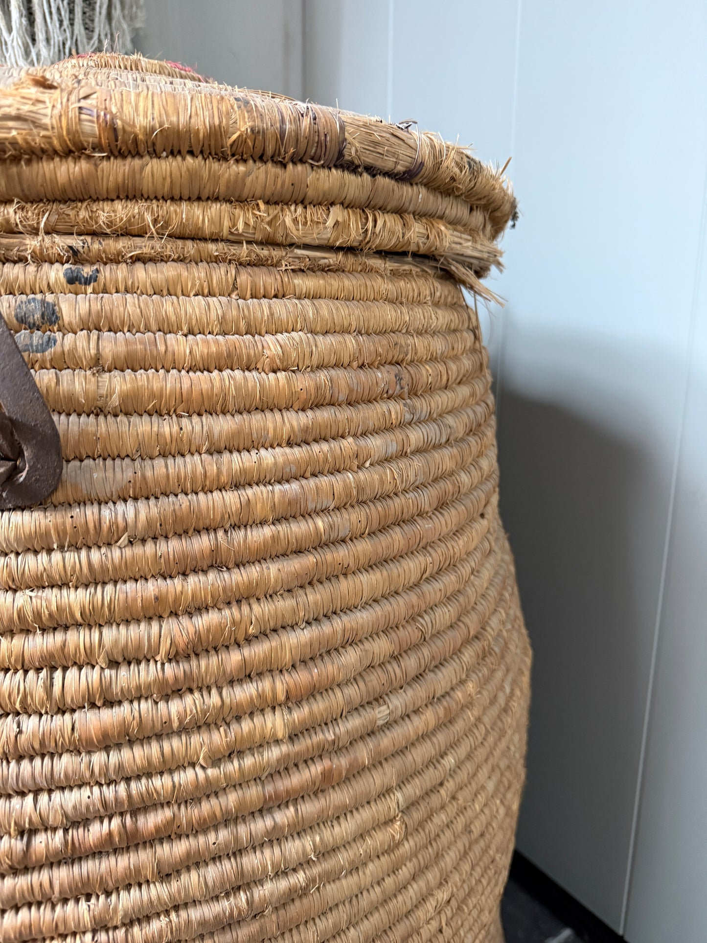 Old original basket / dessert basket