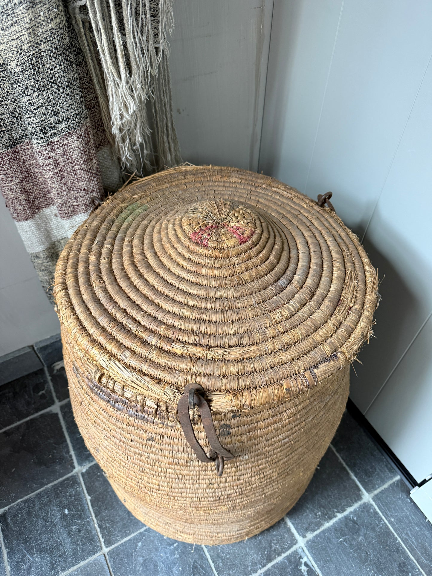 Old original basket / dessert basket