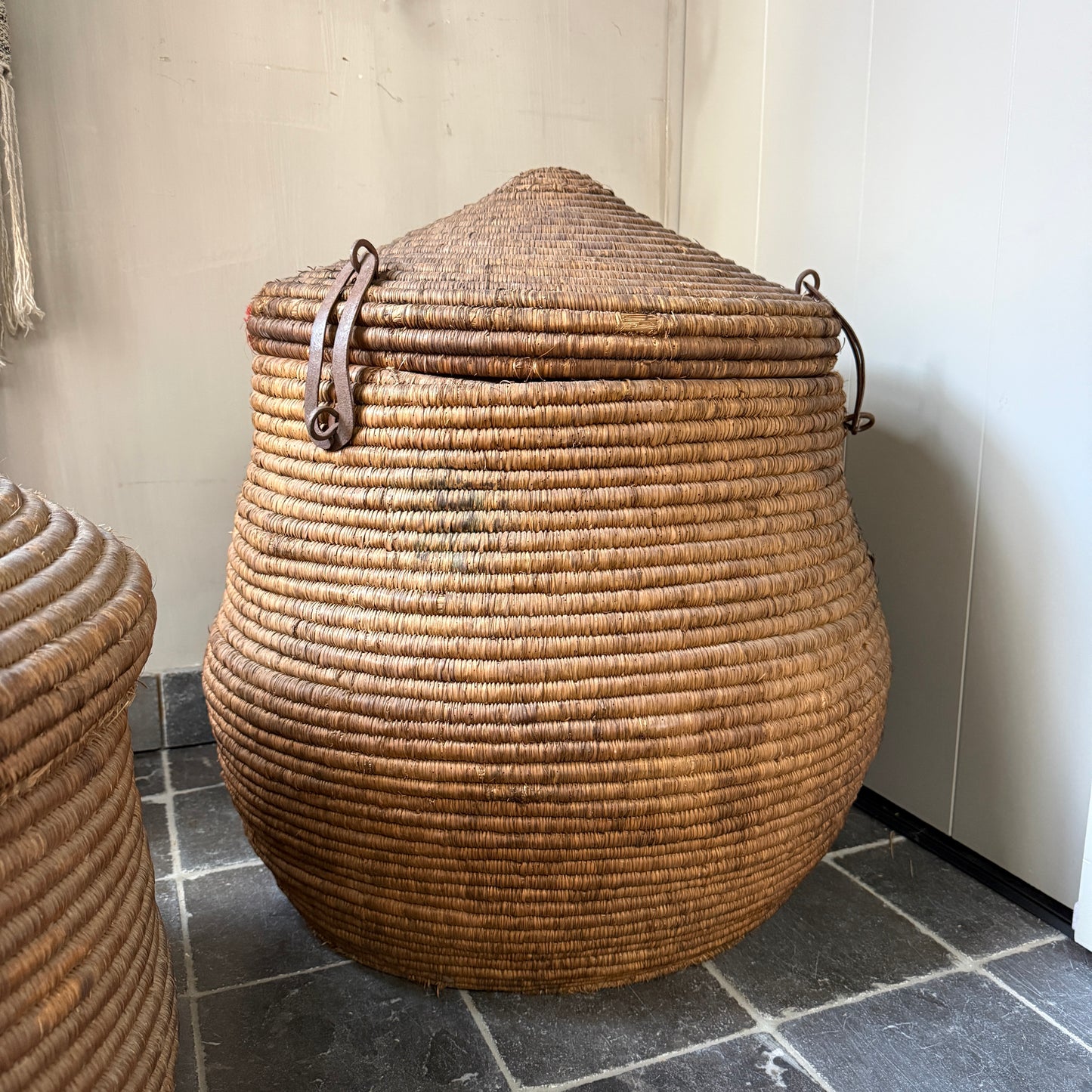 Old original basket / dessert basket