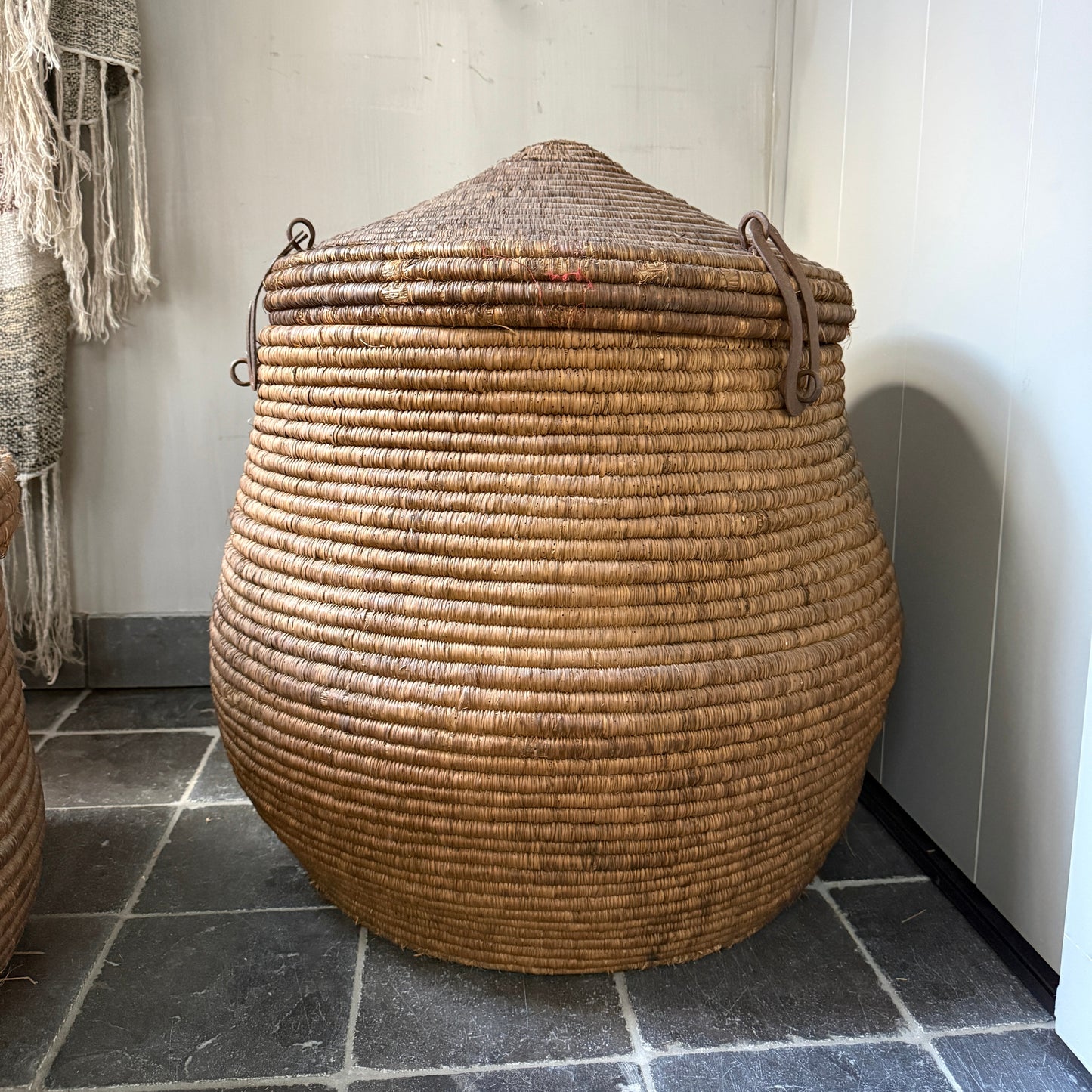 Old original basket / dessert basket