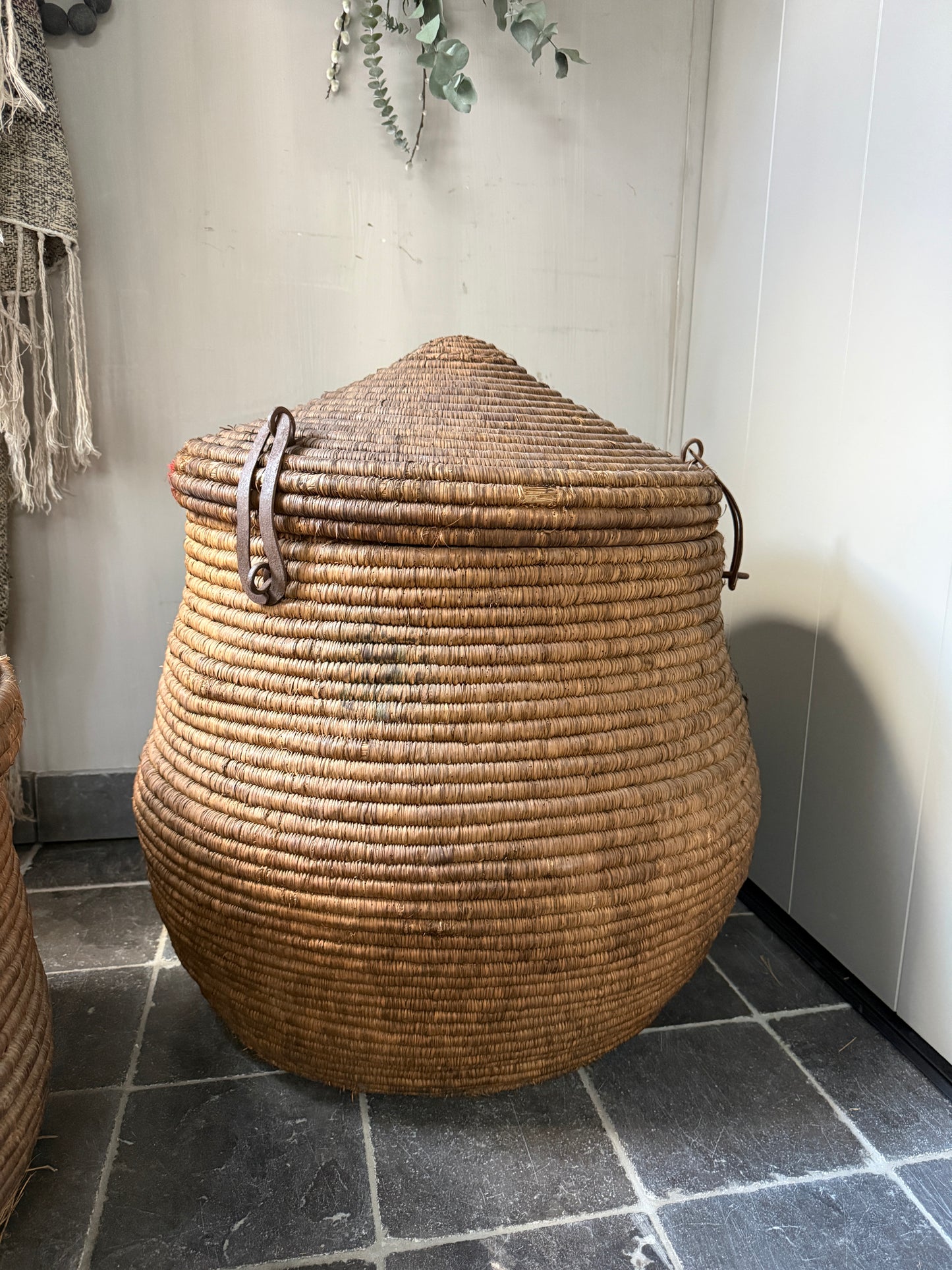 Old original basket / dessert basket