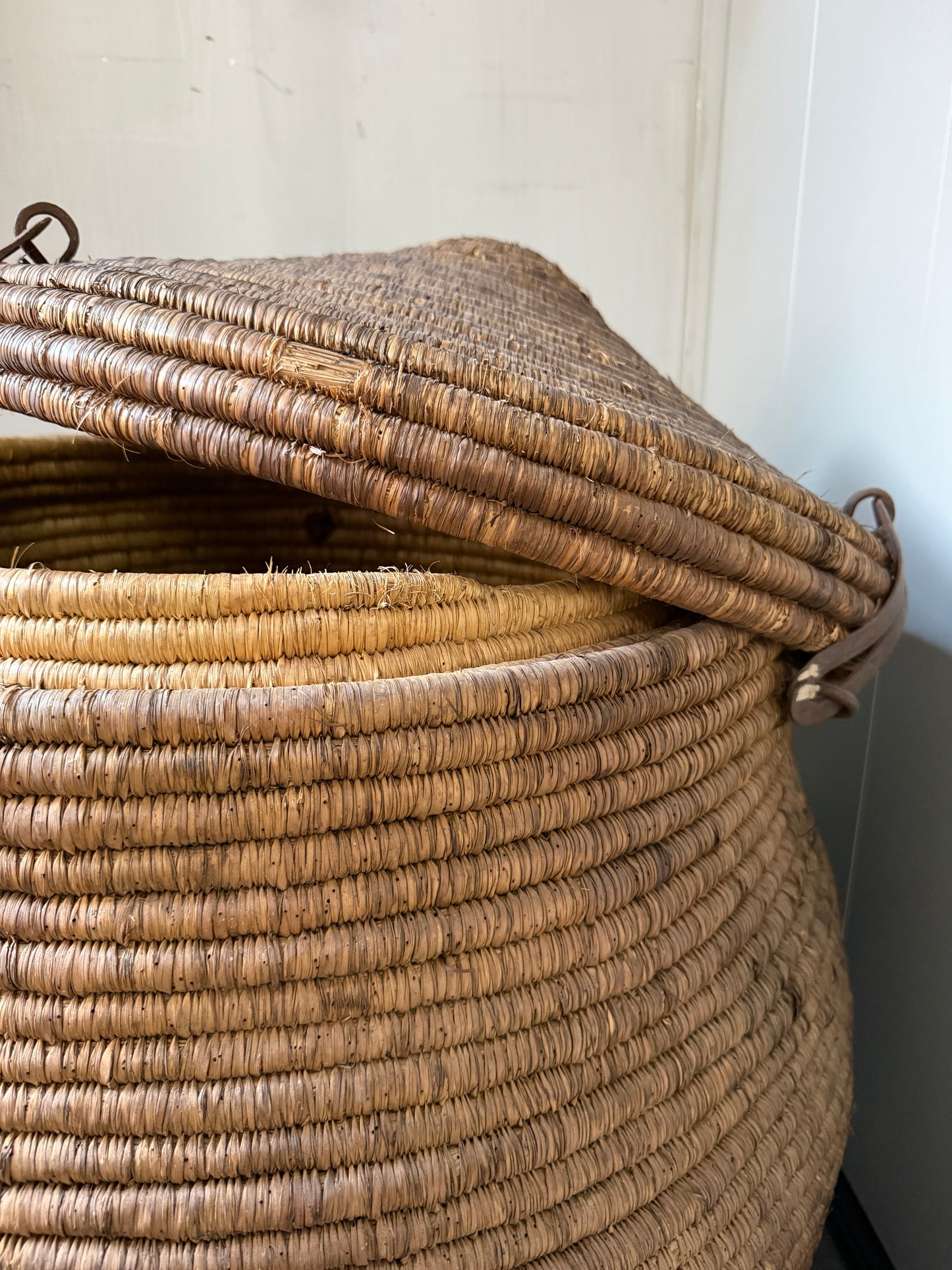 Old original basket / dessert basket