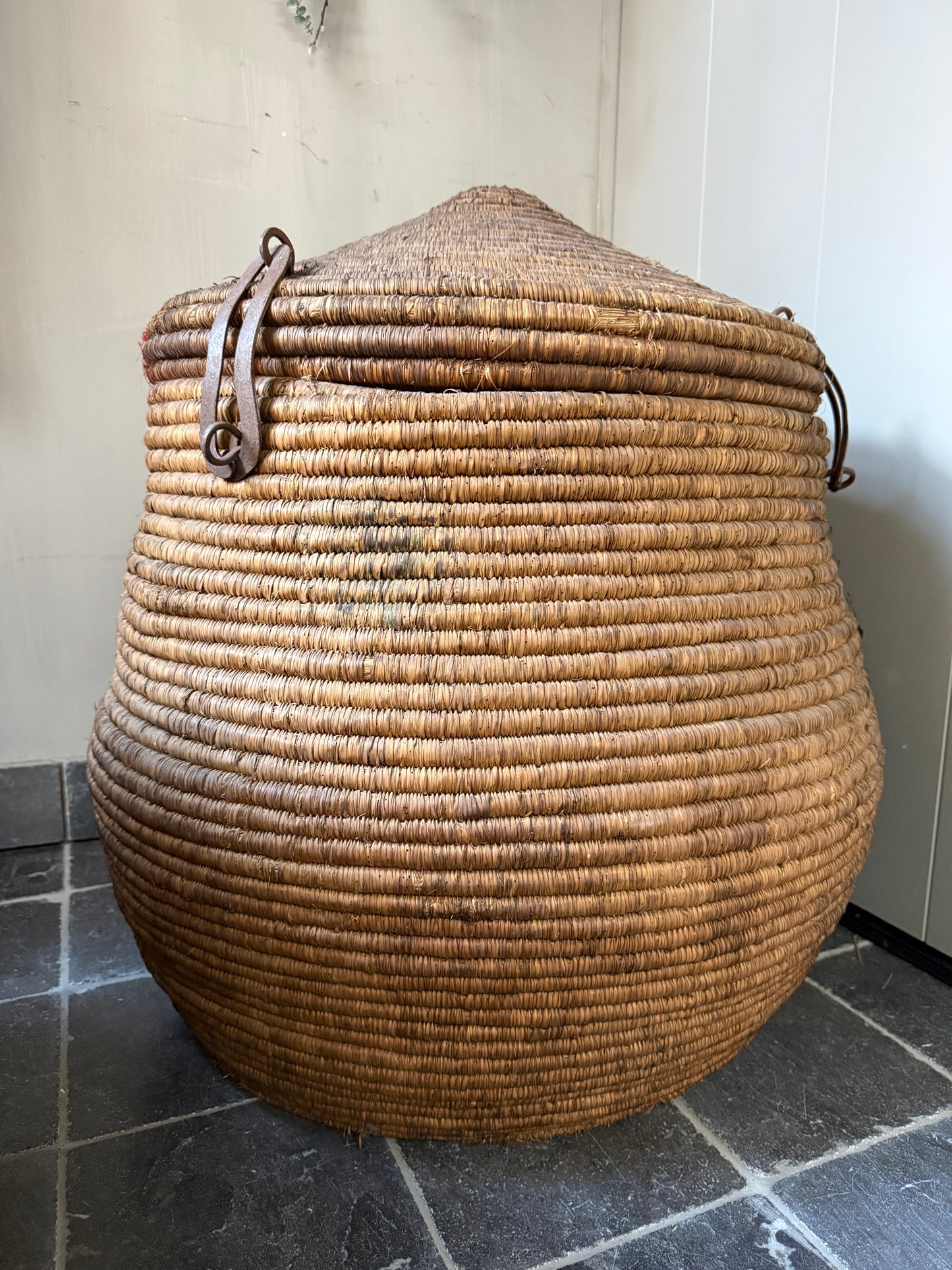 Old original basket / dessert basket