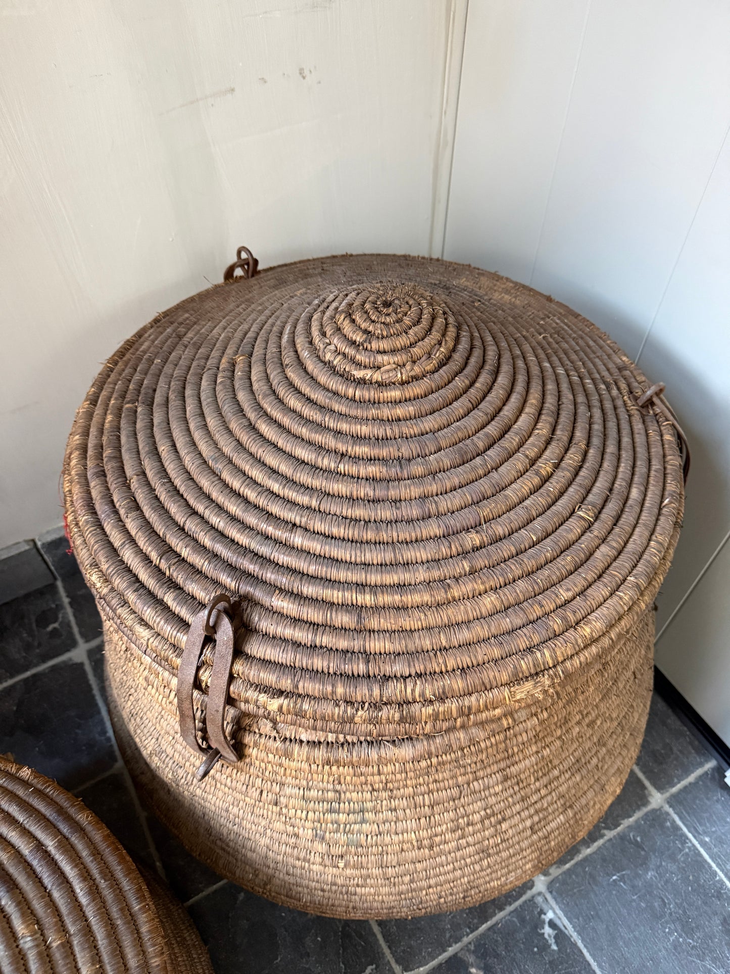 Old original basket / dessert basket