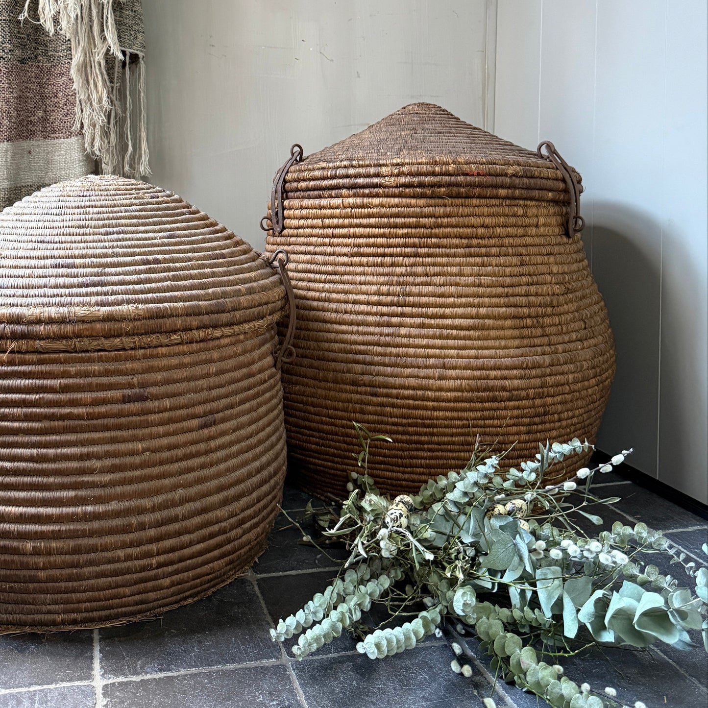 Old original basket / dessert basket