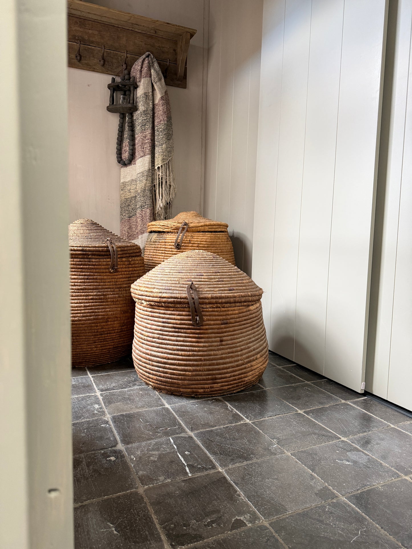 Old original basket / dessert basket