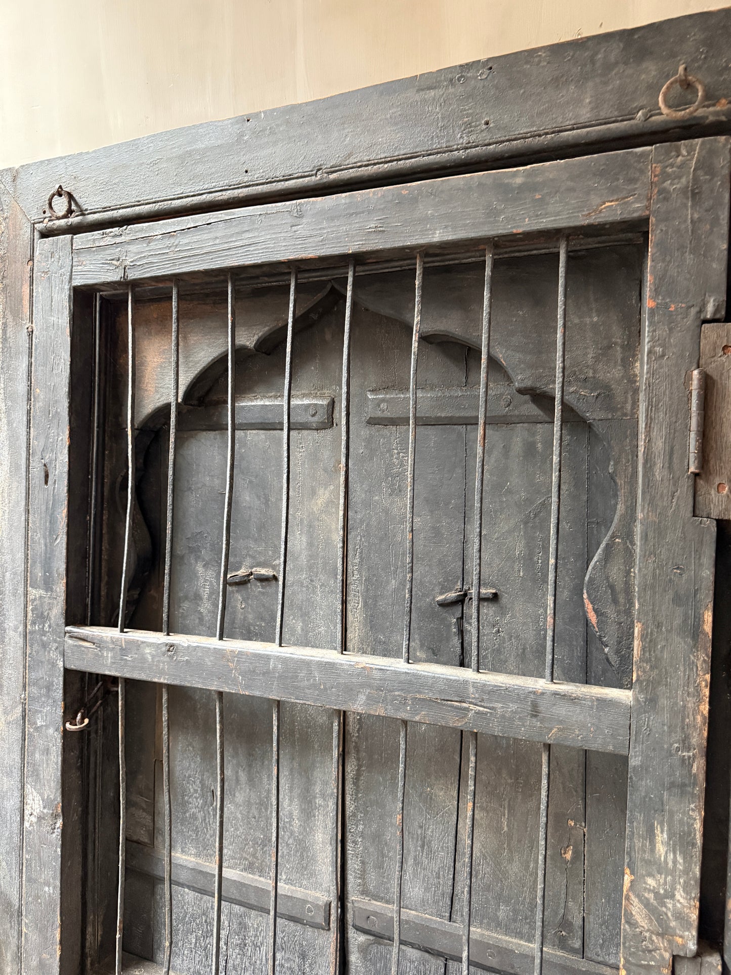 Authentiek unieke deurenset met tralies