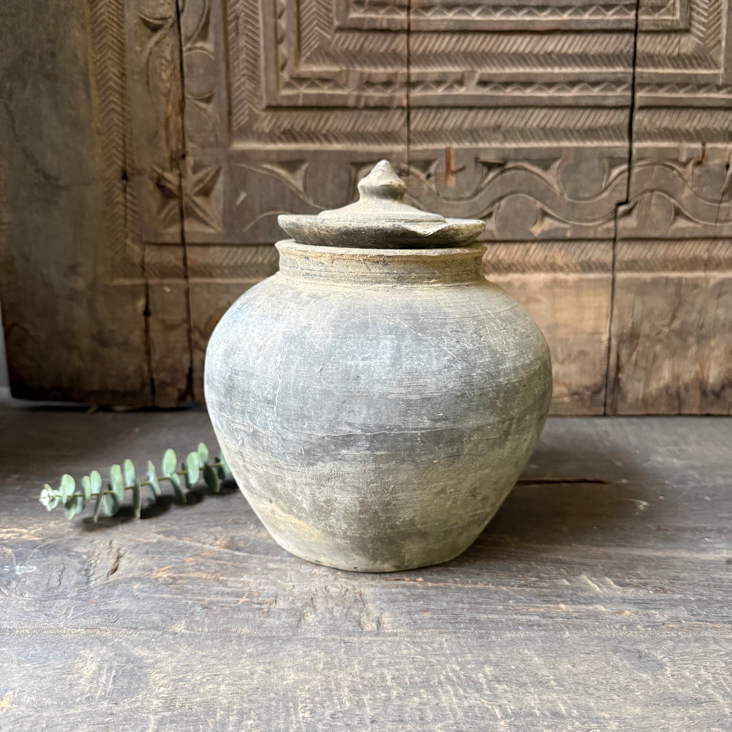 Chinese pot with lid