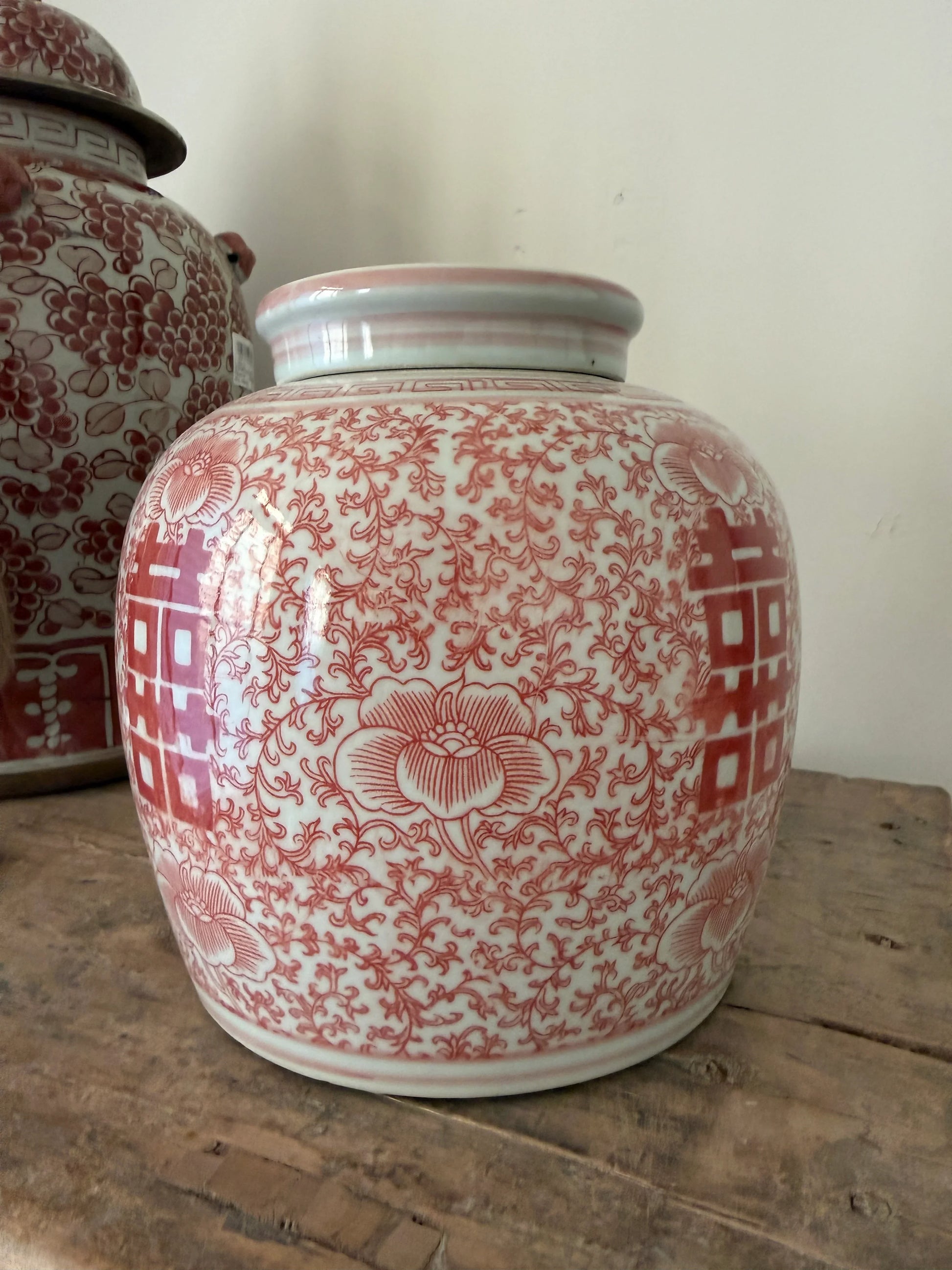 Handgemaakte roze gemberpot met bloemmotief, unieke woonaccessoire, My Sober Home