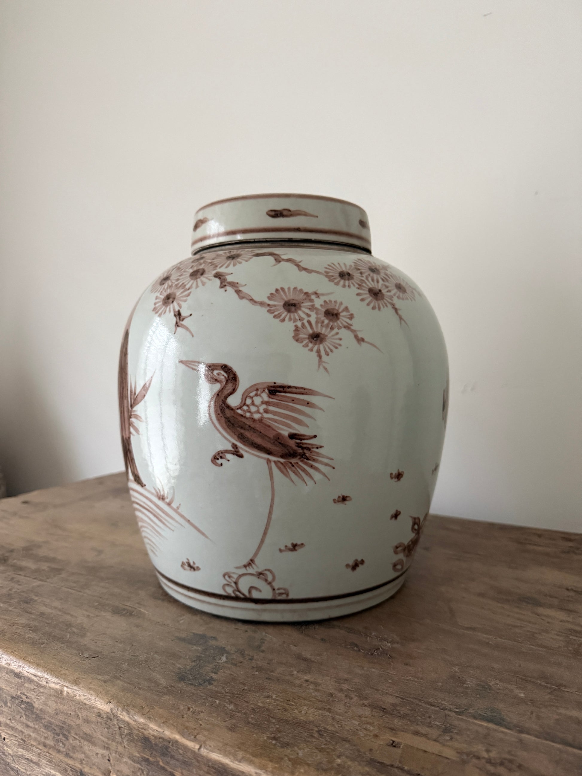 Authentieke handgemaakte gemberpot met vogelmotief, sober en landelijk woonaccessoire