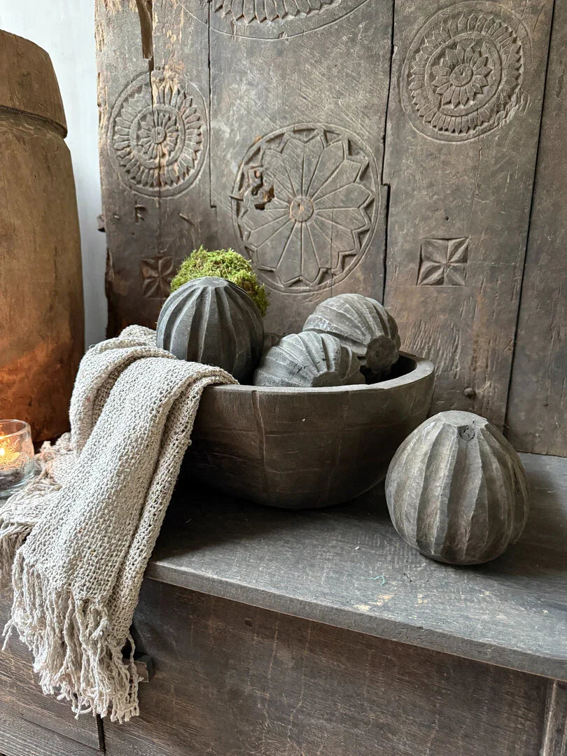 Handgemaakte houten bal in rustiek schaal, landelijk sober interieuraccessoire, My Sober Home