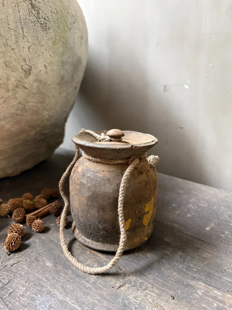 Oud Nepalees kruikje met deksel - My Sober Home