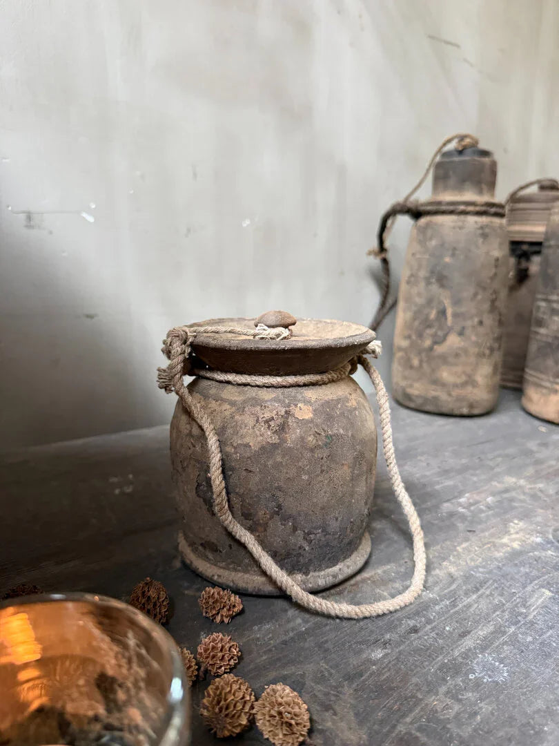 Oud Nepalees kruikje met deksel - My Sober Home