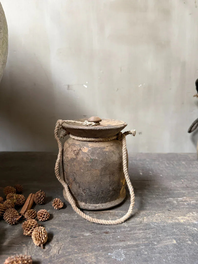 Oud Nepalees kruikje met deksel - My Sober Home
