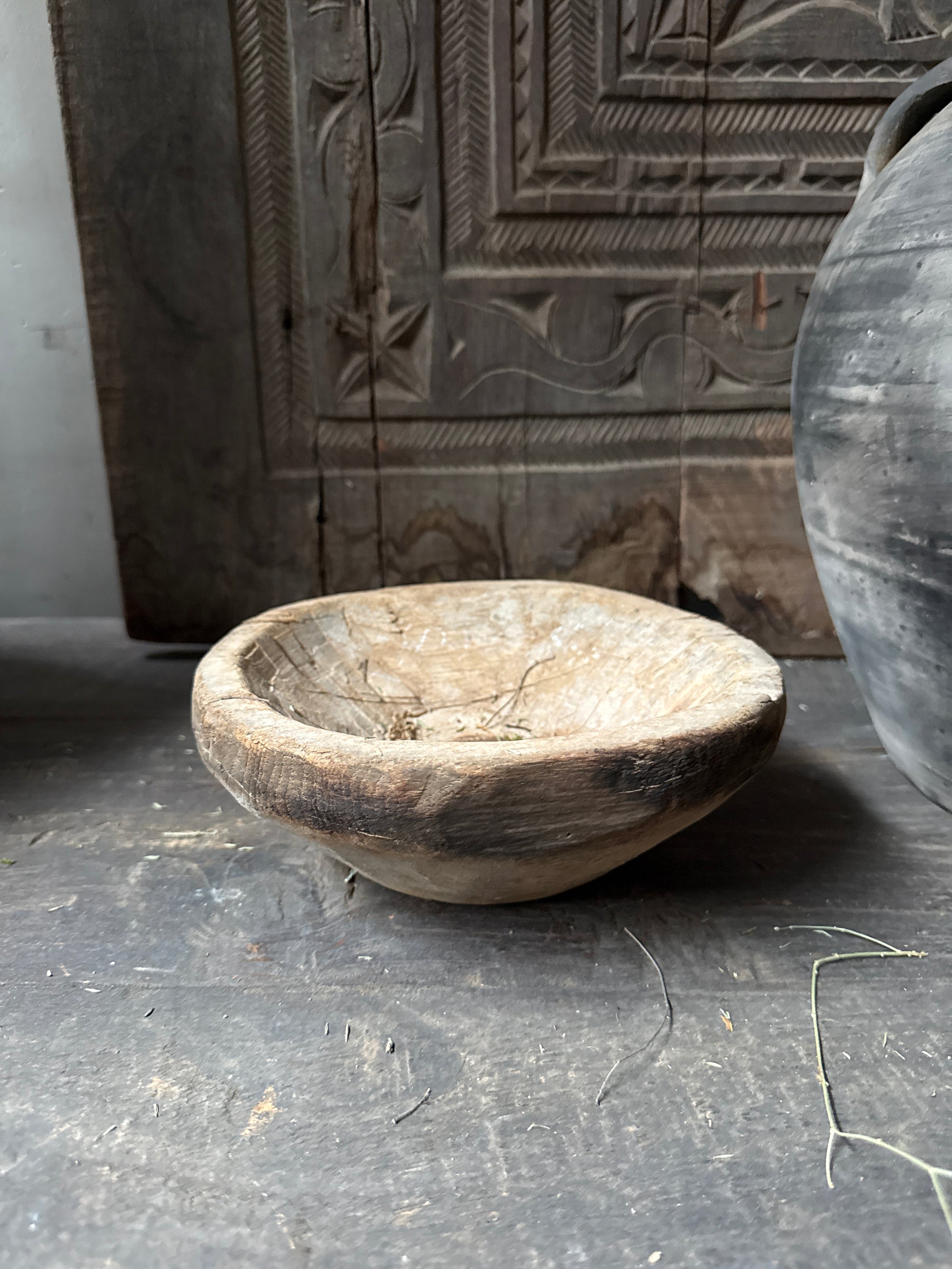 Decoratieset met oud houten schaaltje, windlicht en tijmkransje