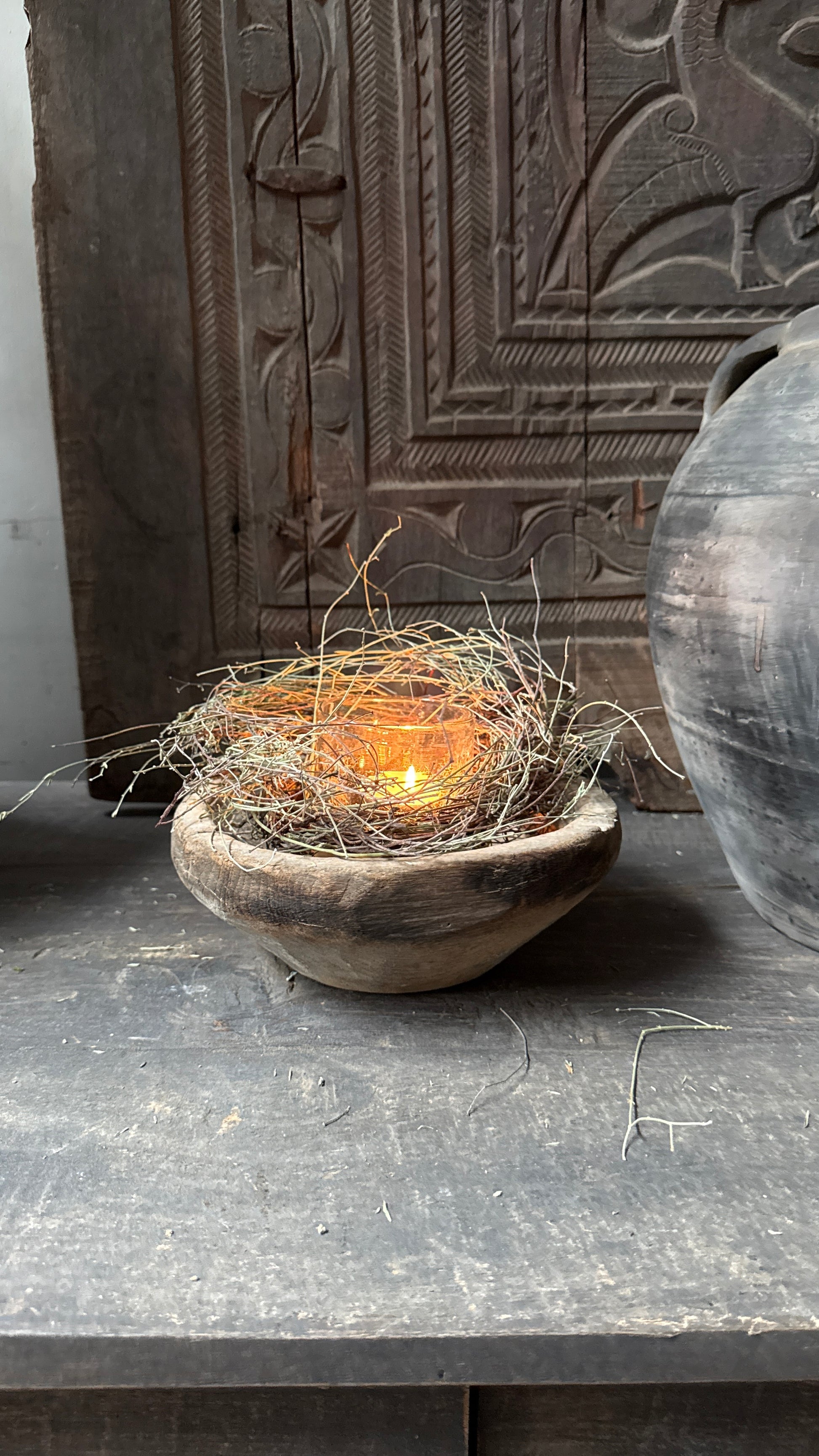 Decoratieset met oud houten schaaltje, windlicht en tijmkransje