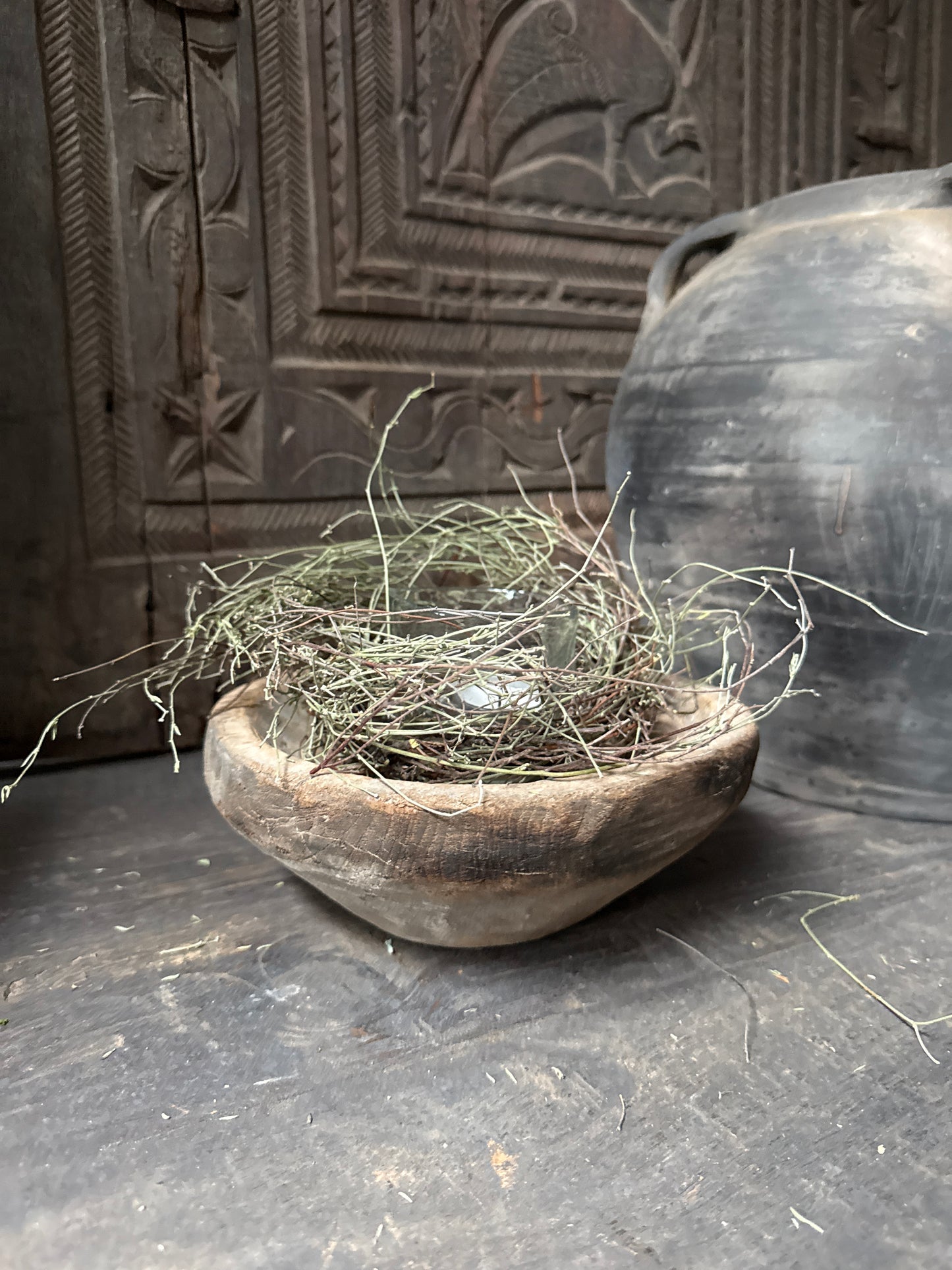 Decoratieset met oud houten schaaltje, windlicht en tijmkransje