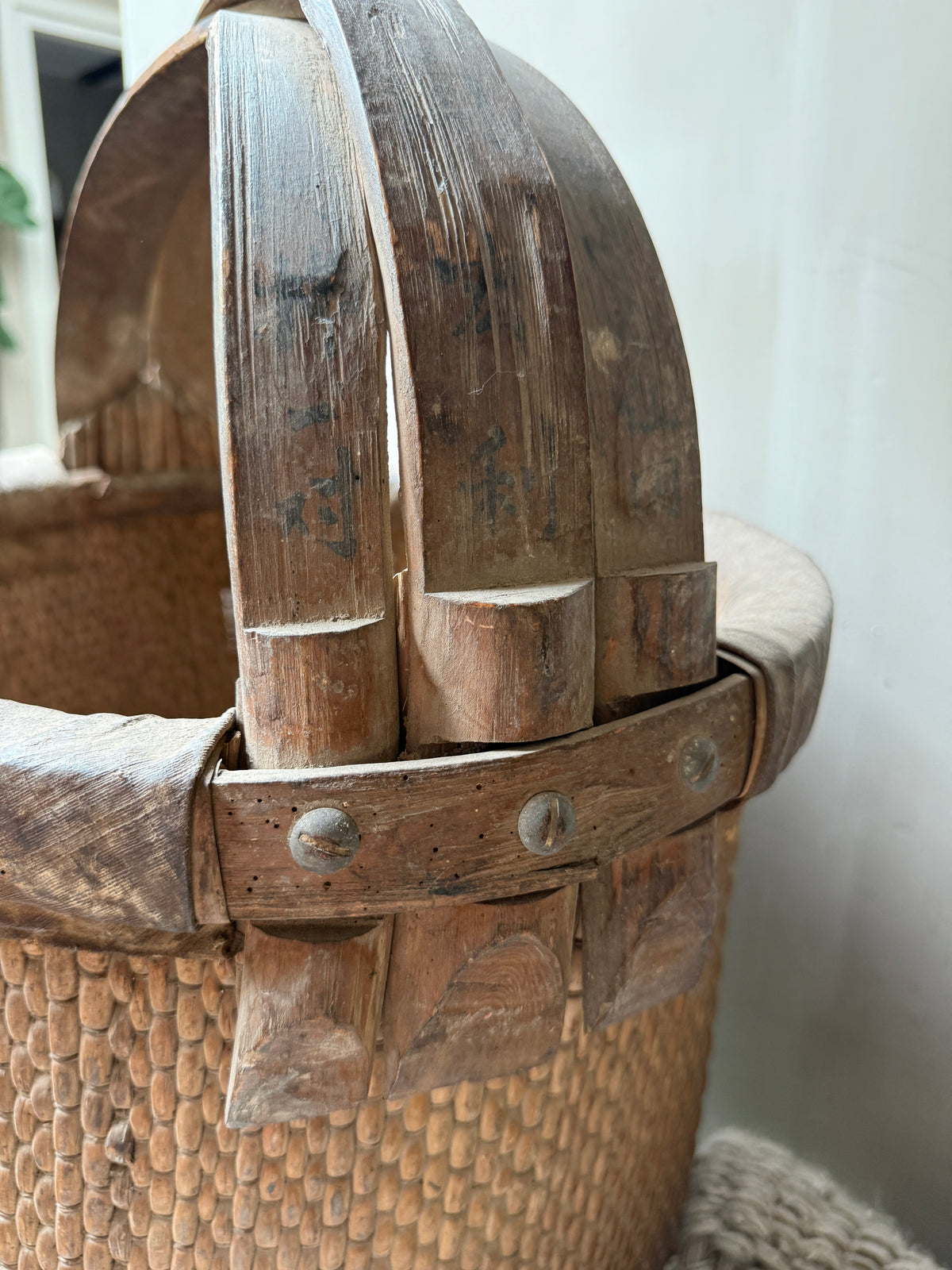 Chinesischer Pflückkorb mit Henkel
