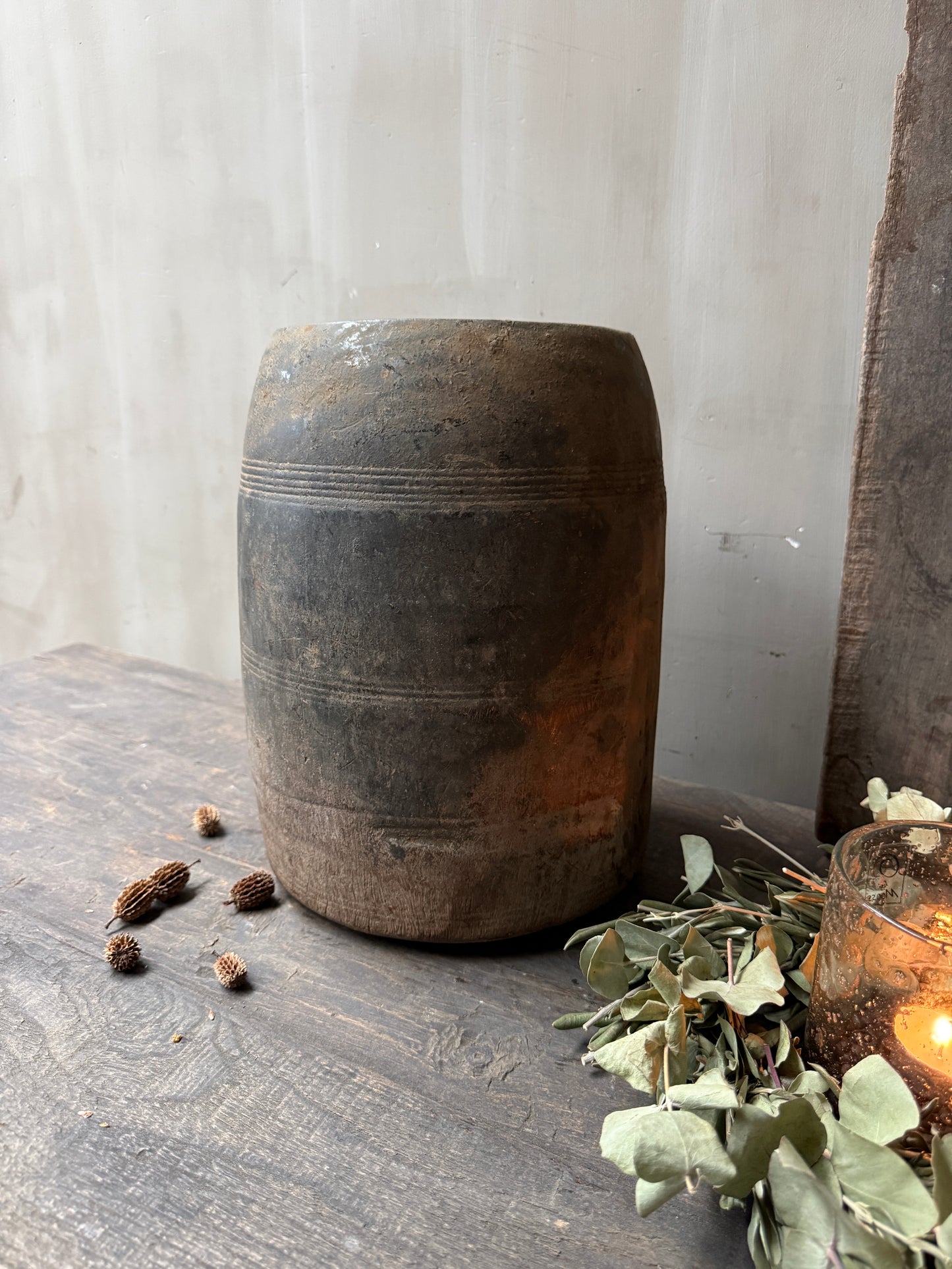 Wooden pot
