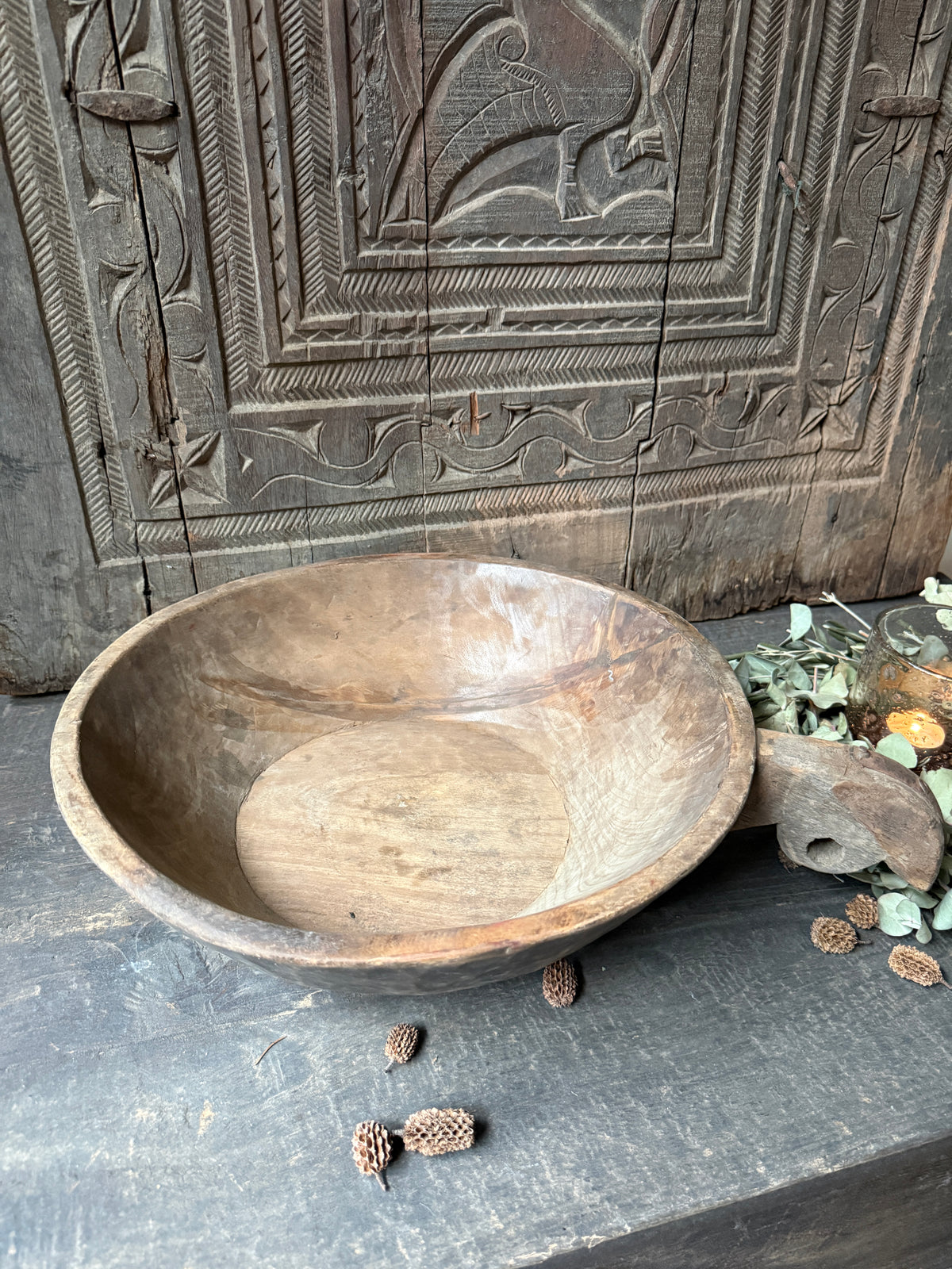 Bowl with handle