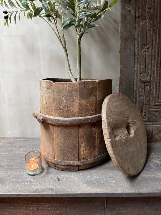 Authentieke oude houten karnton / boterkarn