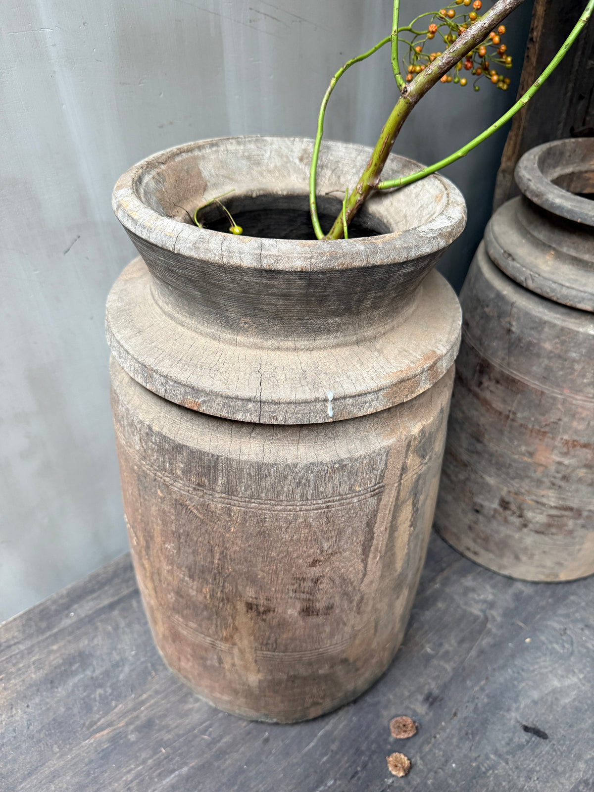 Grote Nepalese kruik Naga pot (linker op de foto)