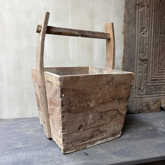 Chinesischer Reisbehälter aus Holz mit Henkel