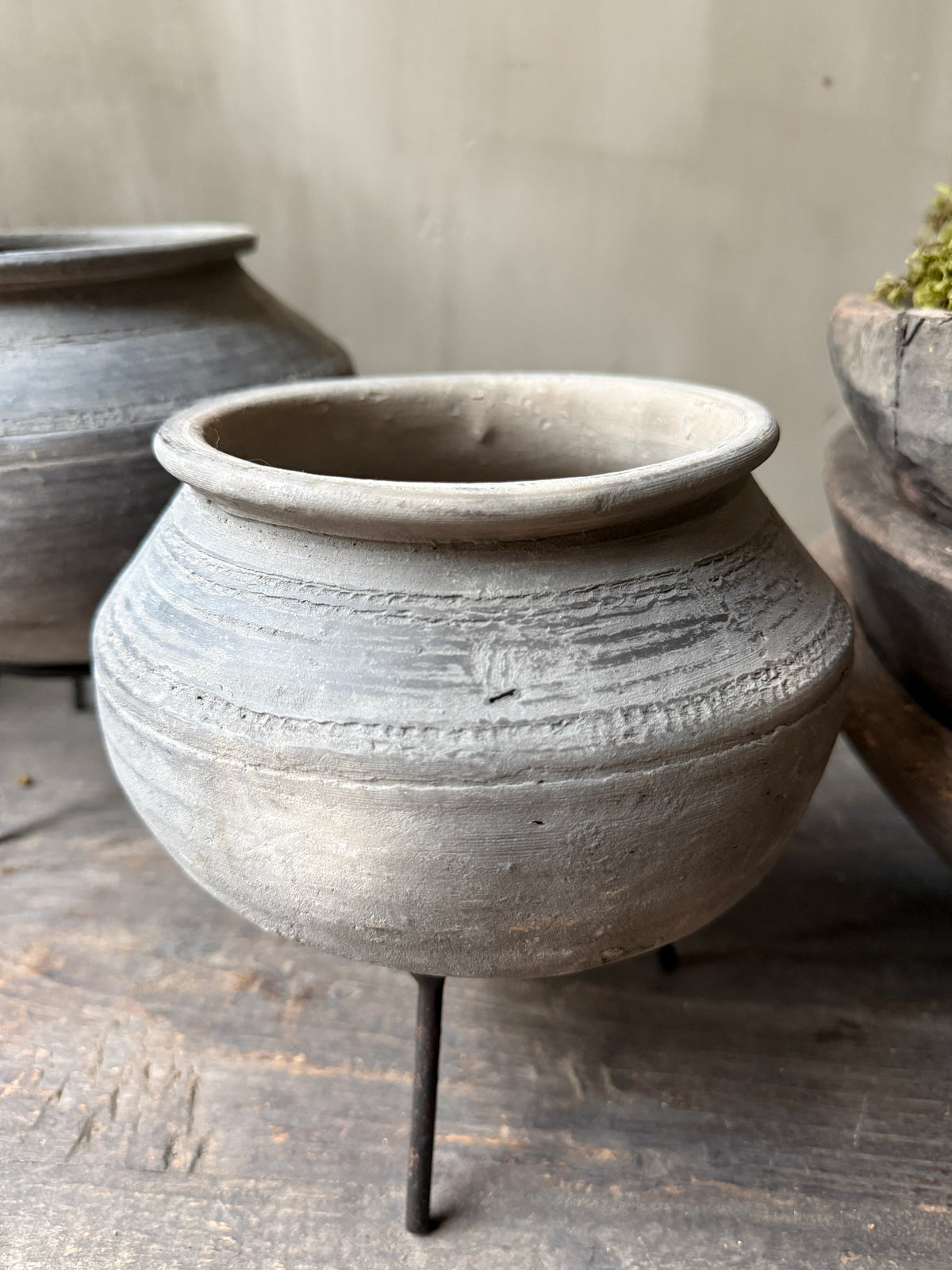 Tumbler/wobbly pot on tripod