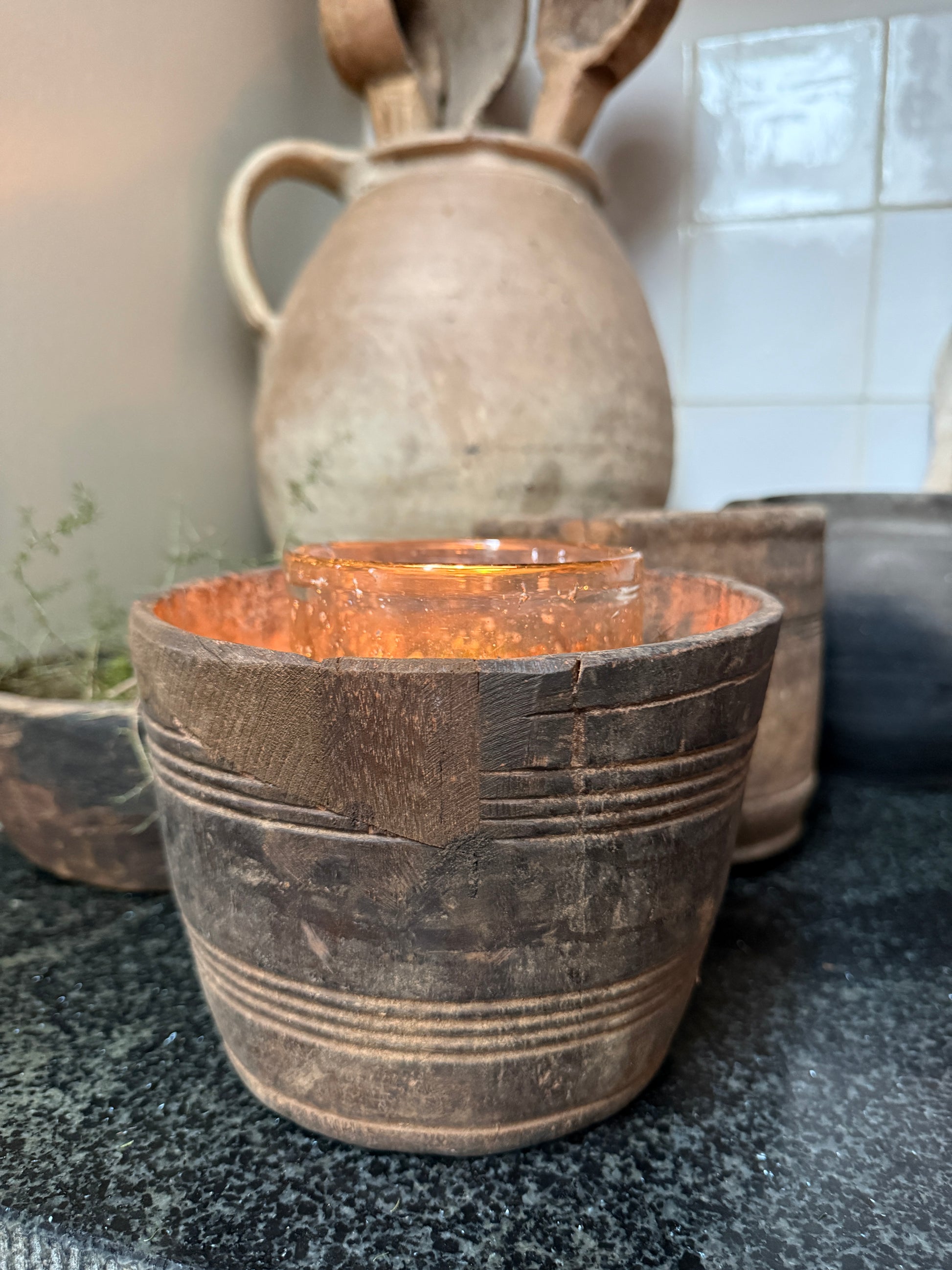 Handgemaakte houten pot met windlicht, landelijke decoratie My Sober Home