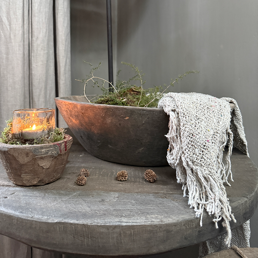 Alte hölzerne Stapelschale