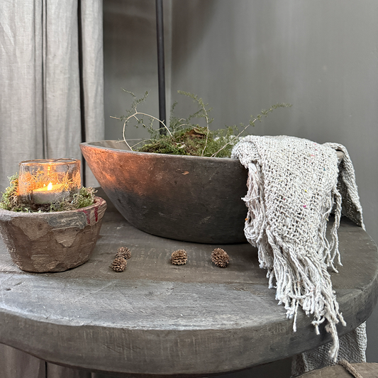 Alte hölzerne Stapelschale