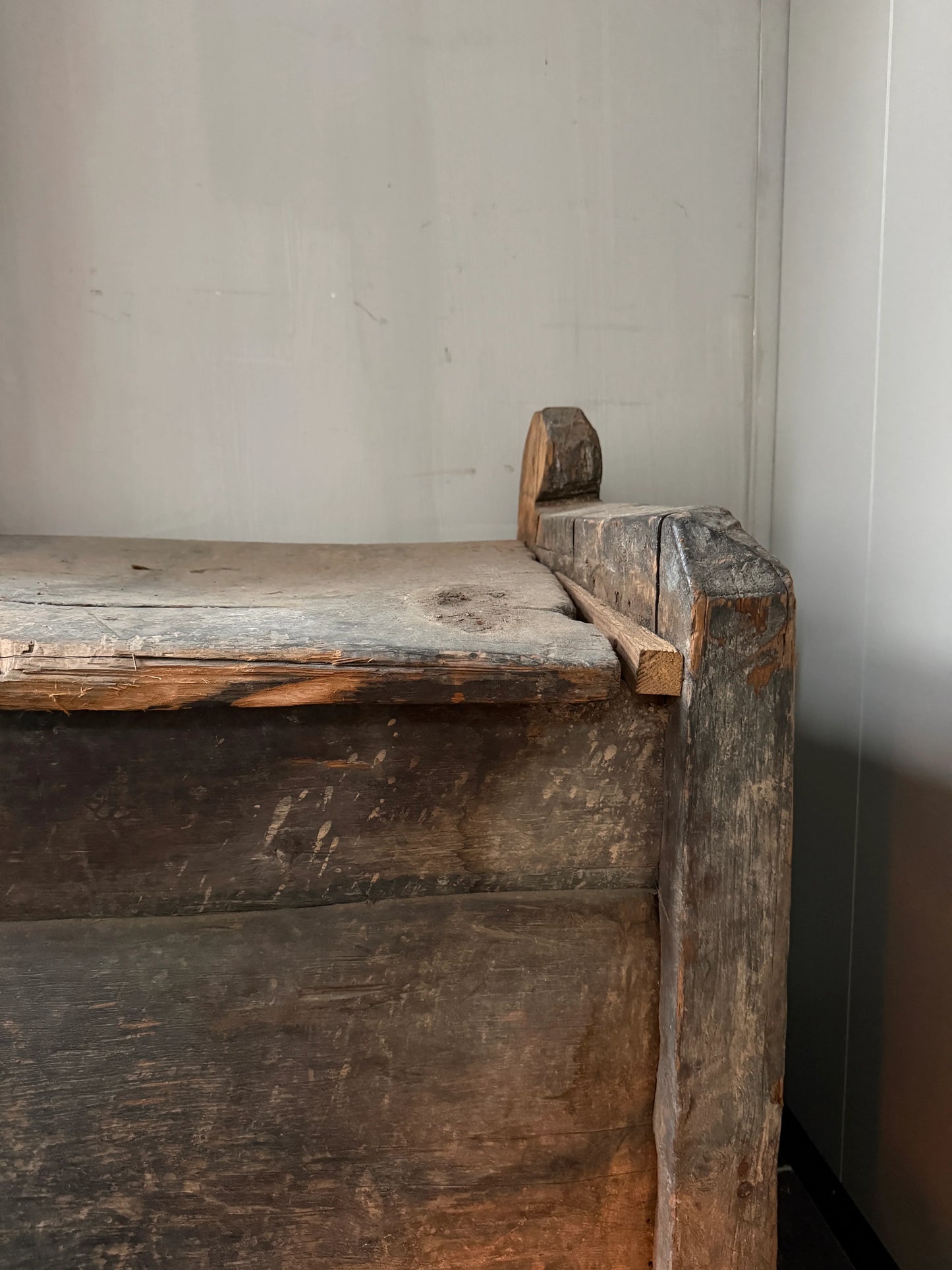 Authentieke houten kist, handgemaakt, sober en landelijk interieuraccessoire