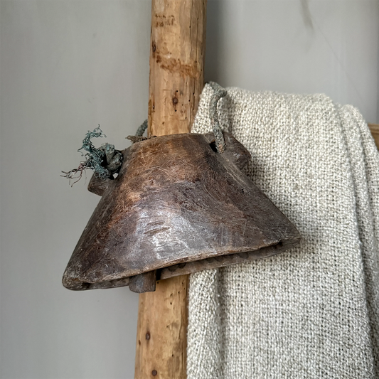 Alte hölzerne Kuhglocke