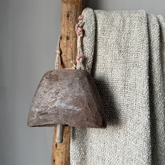 Alte hölzerne Kuhglocke