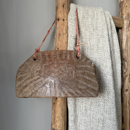 Oude houten koeienbel