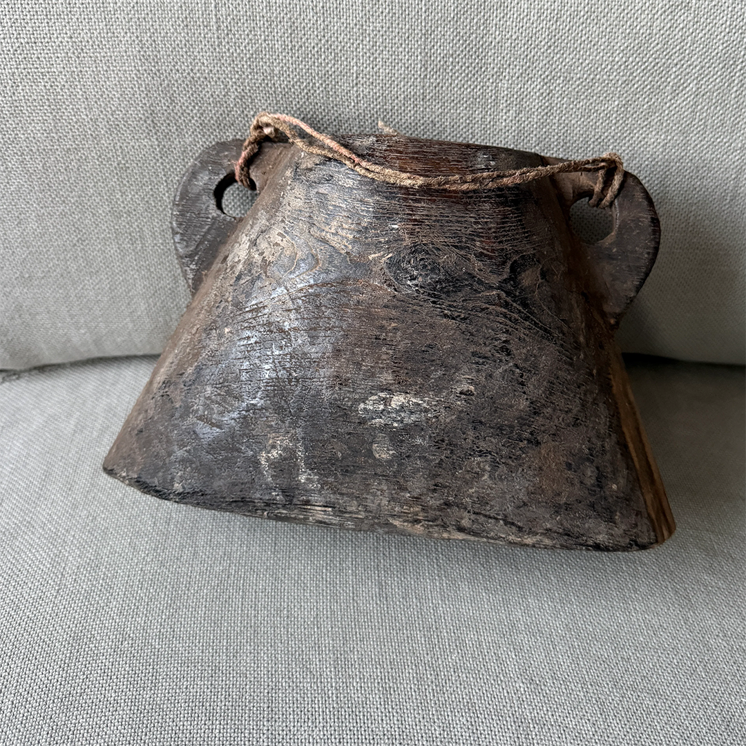 Oude houten koeienbel