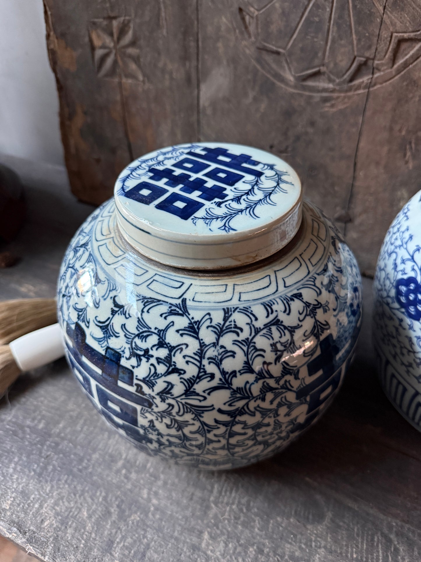Handgemaakte blauwe witte porseleinen pot, landelijk sober woonaccessoire My Sober Home