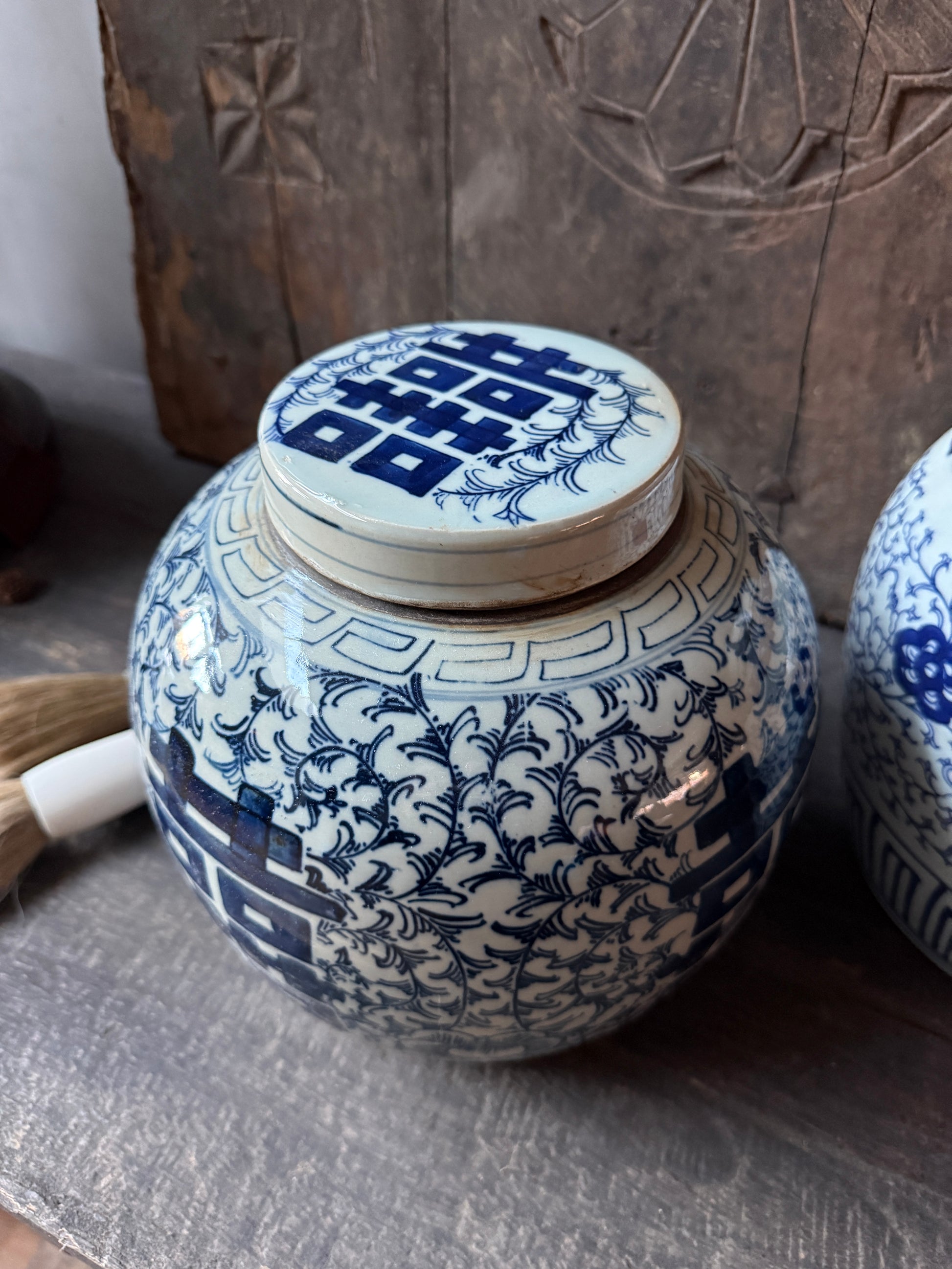 Handgemaakte blauwe witte porseleinen pot, landelijk sober woonaccessoire My Sober Home