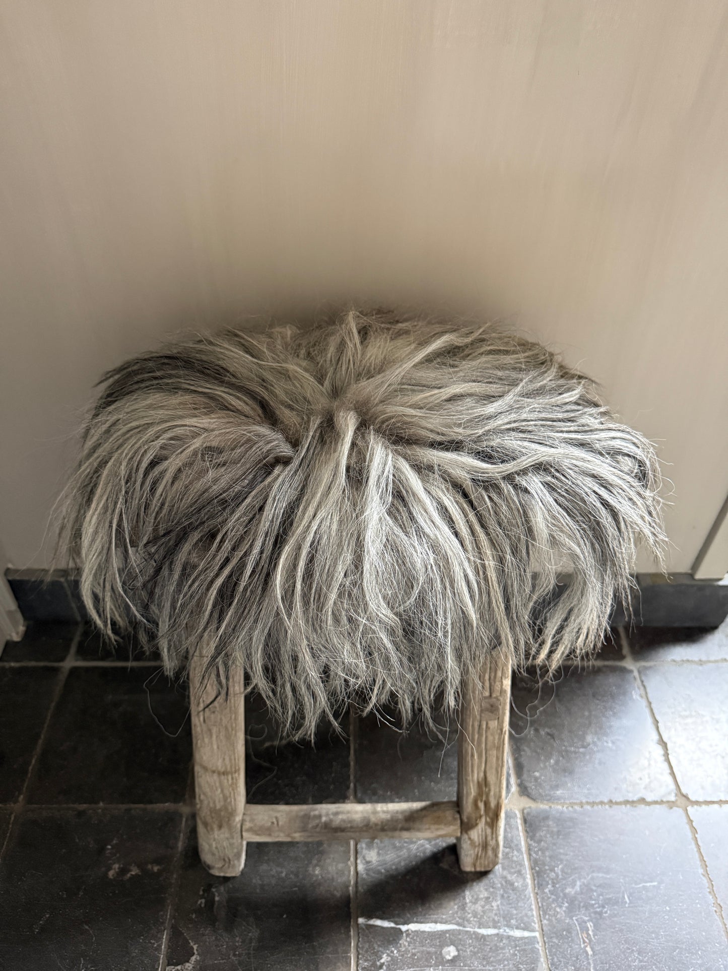 Hockerfell beige/grau