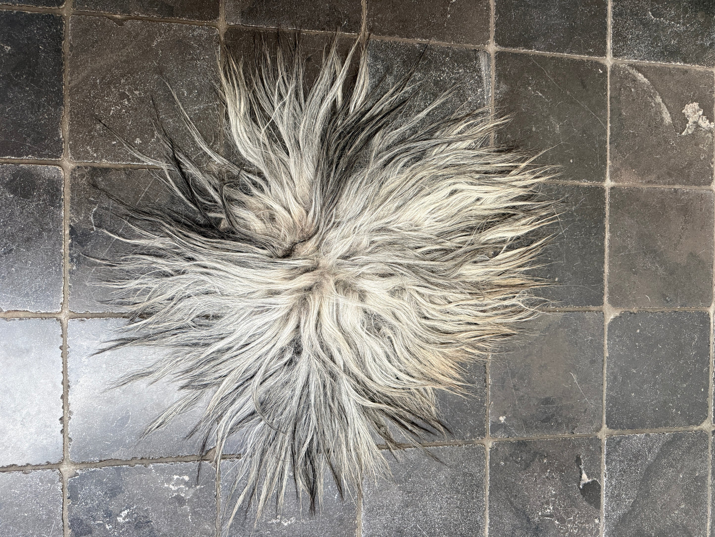 Hockerfell beige/grau